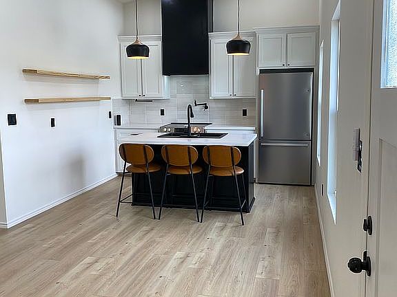 3rd image of 2823 S Pleasantview Dr