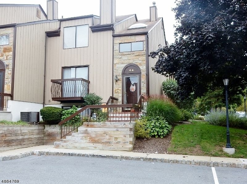 44 Bennington Sq, Hackettstown, NJ 07840 Zillow