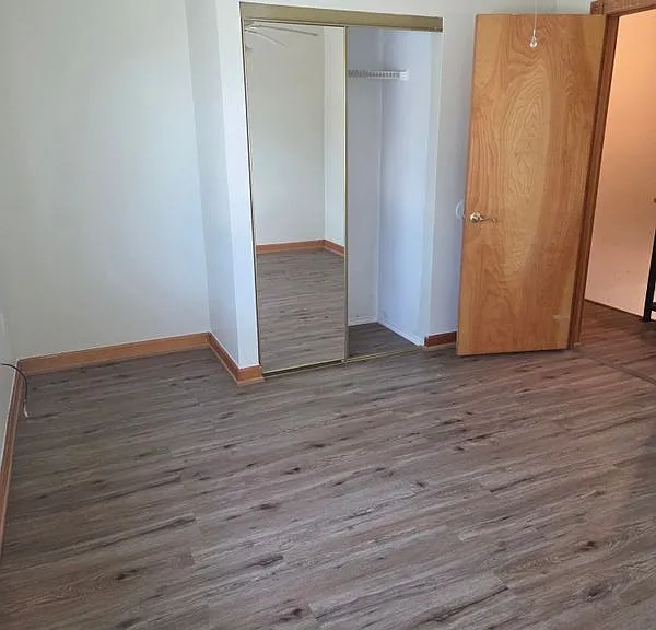 3915 Mount Sterling Ave — Photo 3