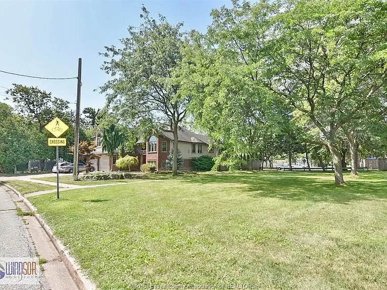 4305 Casgrain Dr #UPPER — Photo 4