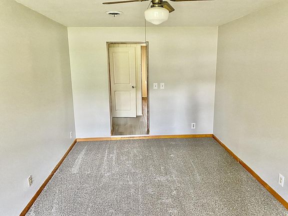 5th image of 403 Wood St