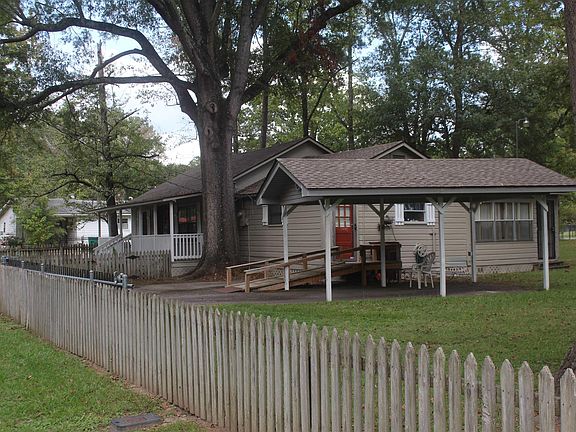 4th image of 1409 Huckenhall St