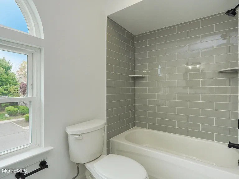 27 Karen Dr — Photo 24