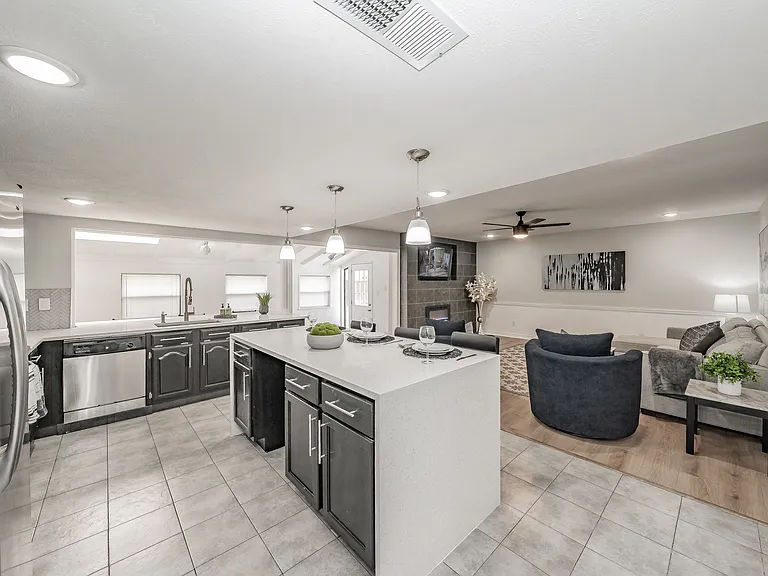 4624 Ringgold Ln — Photo 2