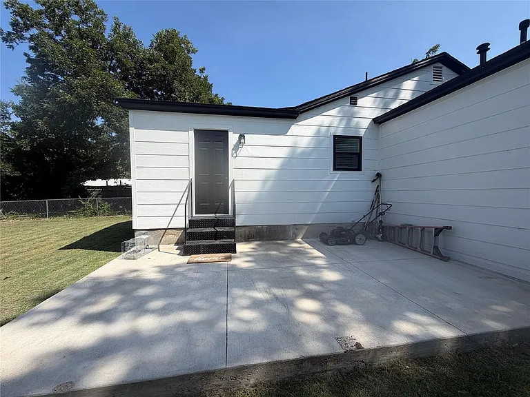 1512 Lexington St — Photo 9