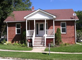 119 Lawrence Ave, Woodstock, IL 60098