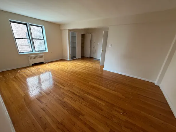 (undisclosed Address), Briarwood, NY 11435