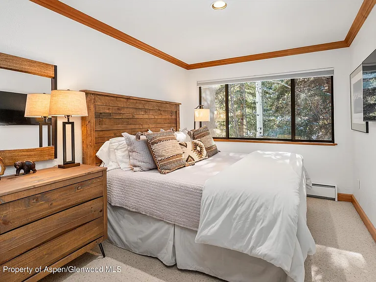 326 W Hopkins Ave — Photo 21