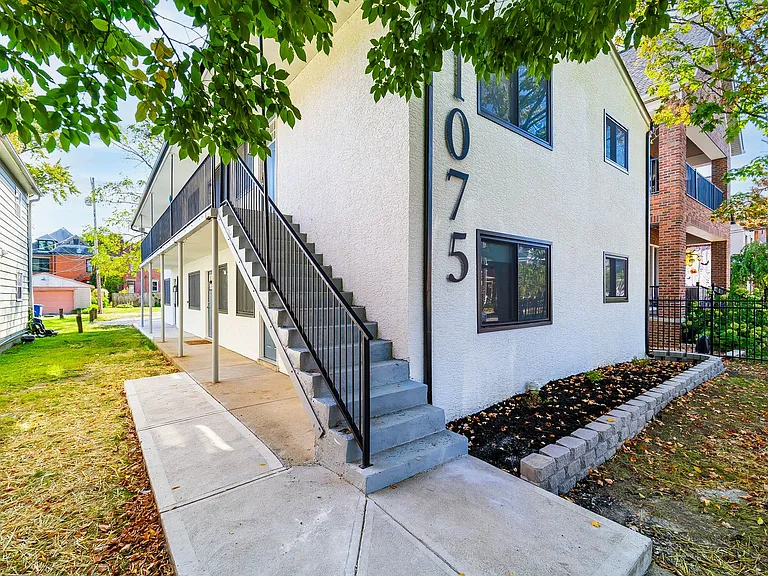 1075 Oak St — Photo 24