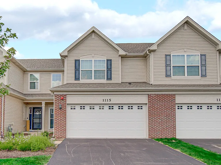 1115 Goldfinch Ave — Photo 2