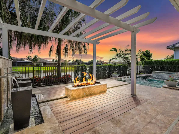 3208 Kumamoto Ln, Naples, FL 34114
