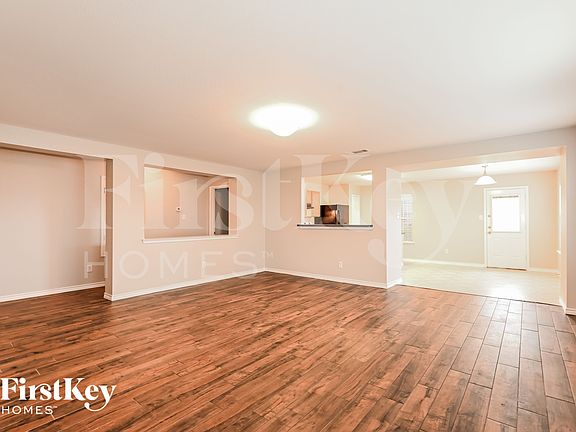 3rd image of 1327 Foster St