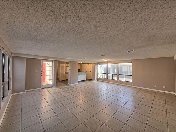 4th image of 5804 Circulo Dr APT B