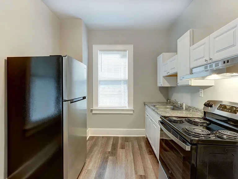 1013 W Victory Dr — Photo 12