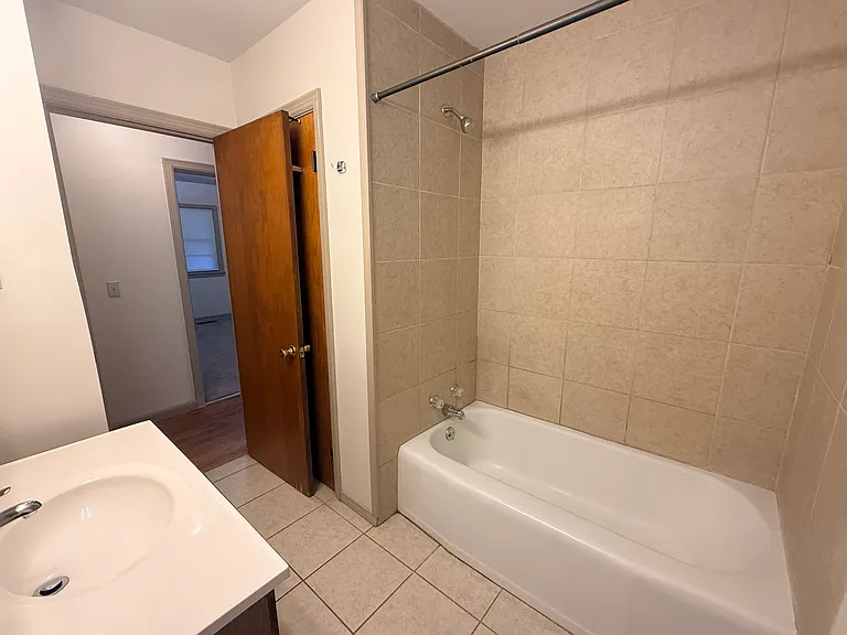 484 S Deepwood Dr — Photo 8