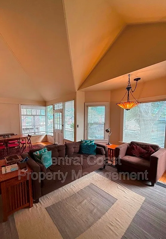 3 bed, 2.0 bath, 1400 sqft, $4,550 — Photo 4