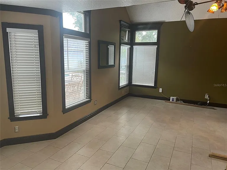 9828 Bubbling Brook Ct — Photo 2