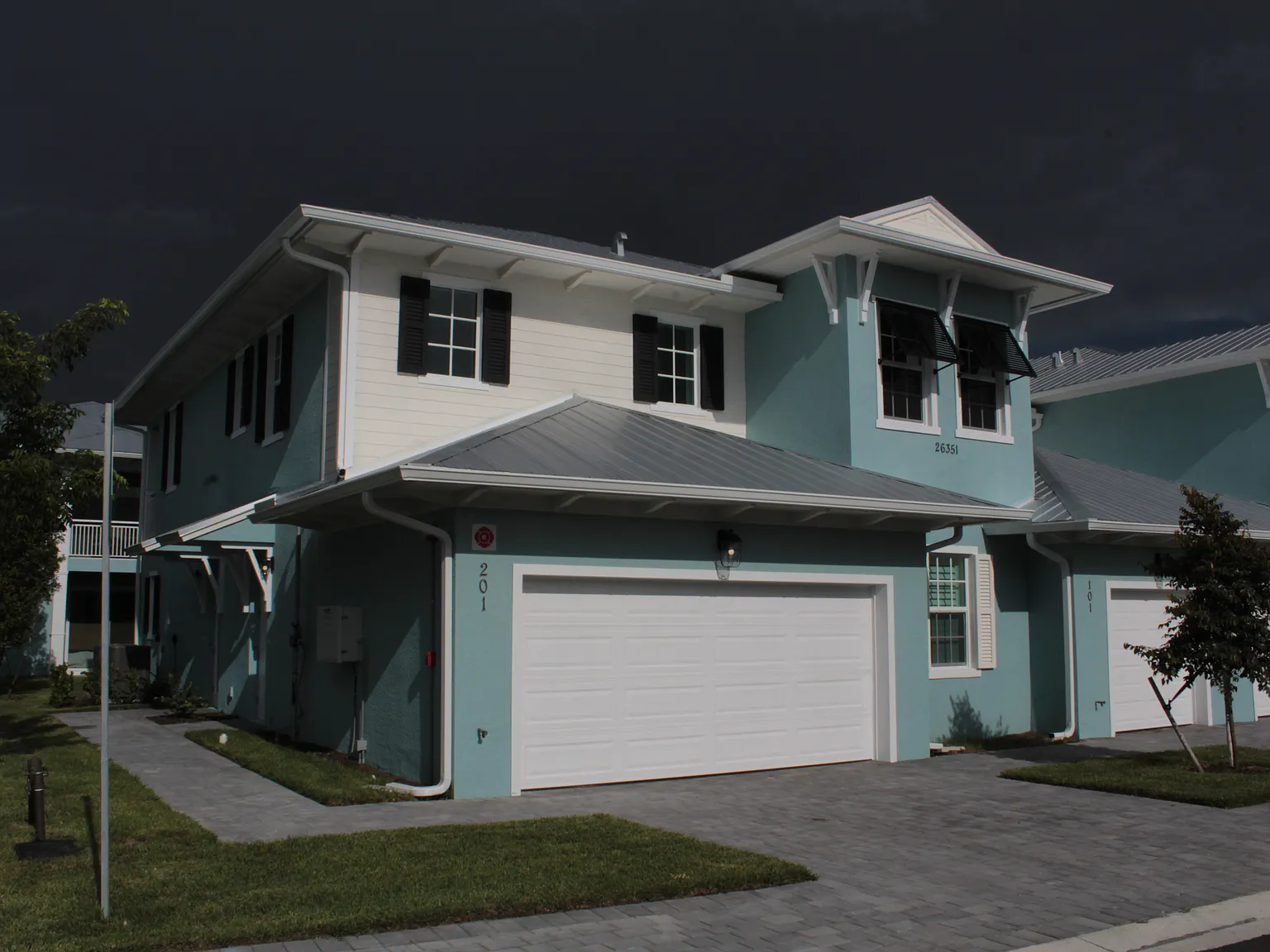 3Bed 2Car Garage With Elevator — Photo 1