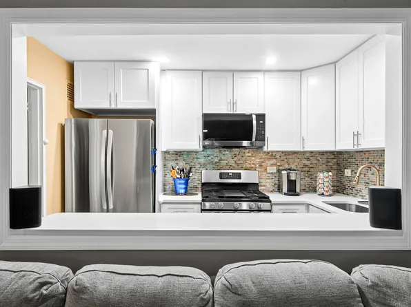 1199 East 53rd Street image 4 of 9