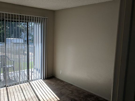 3rd image of 424 Plymouth Dr APT 22