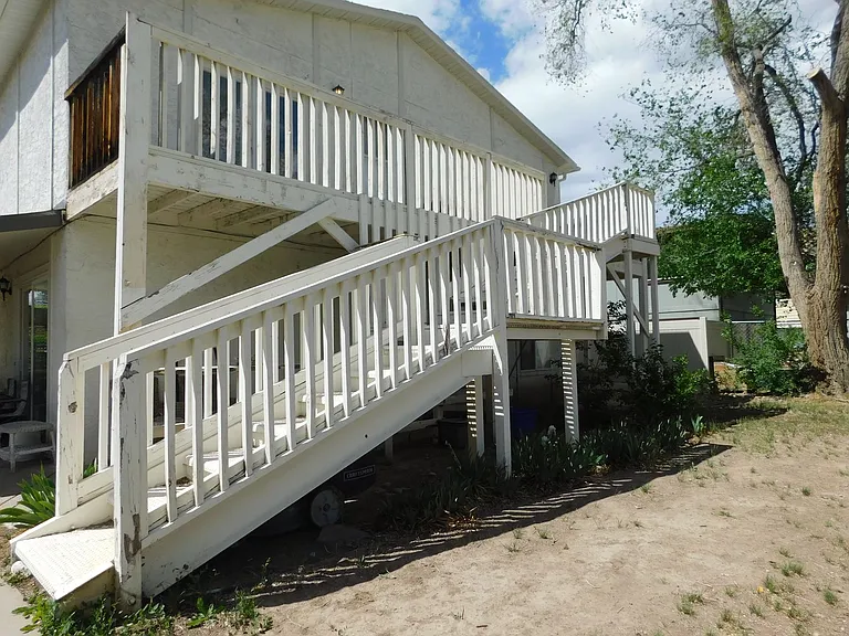 869 Iowa Ave — Photo 2