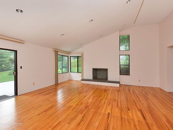 4th image of 195 Heron Ln