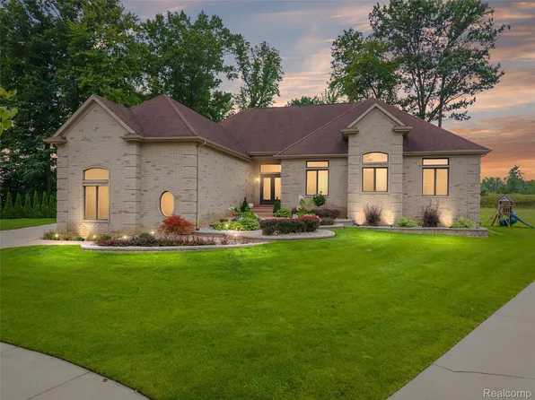 52041 Loon Ct, Shelby Township, MI 48315