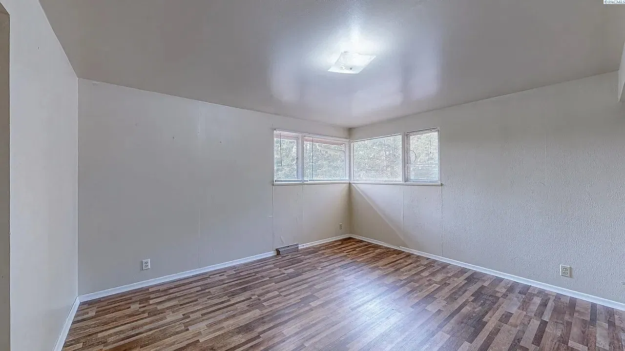 3 bed, 1300 sqft, $1,860 — Photo 4