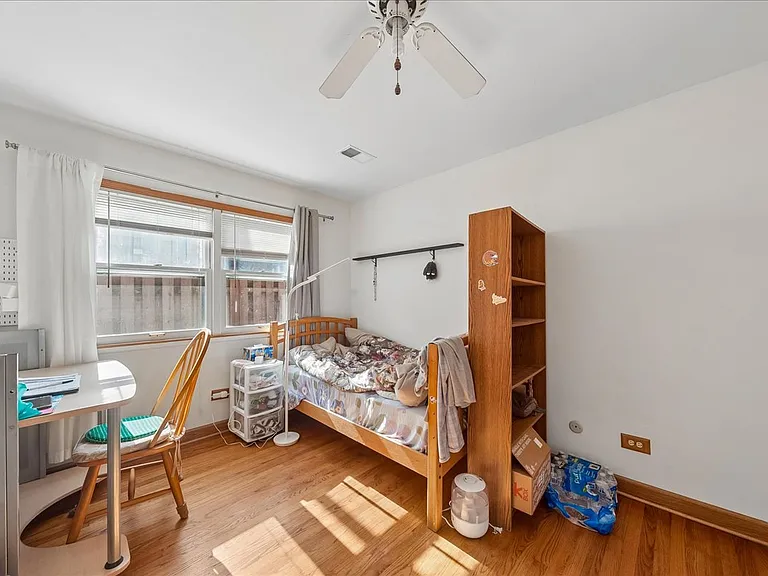 235 W Johnson St #1B — Photo 8