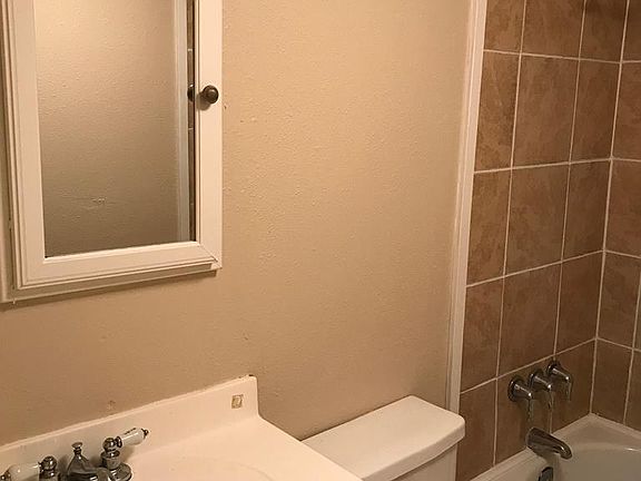 5th image of 1016 E River St