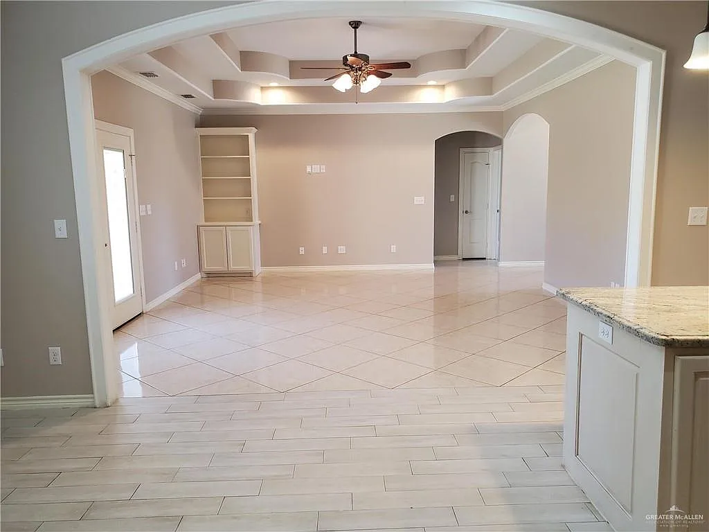 4 bed, 3.5 bath, 2353 sqft, $2,200 — Photo 4
