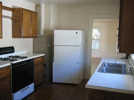 3rd image of 806 N Black St