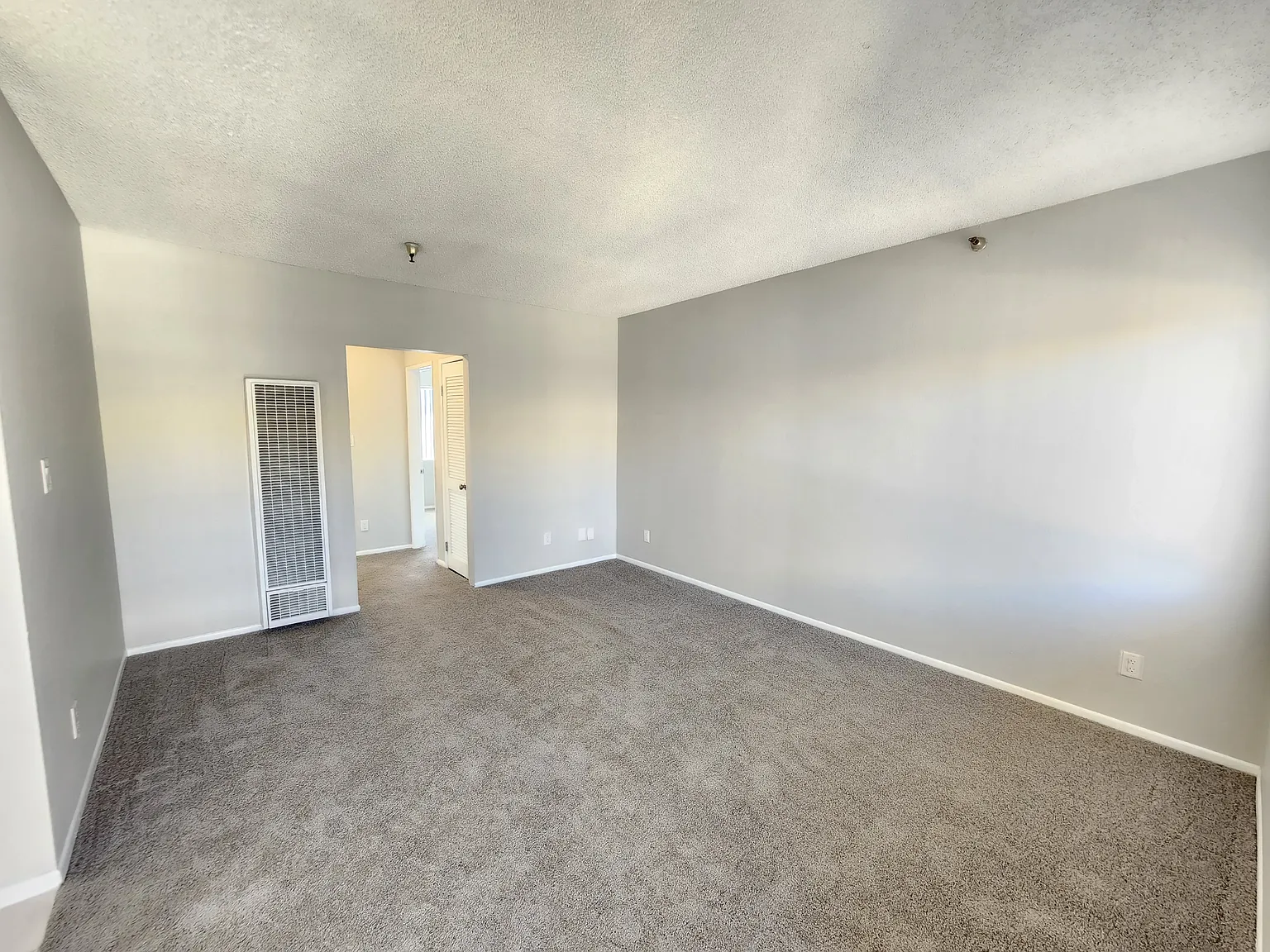 2 bed, 850 sqft, $2,250 — Photo 4