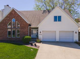 3113 Providence Dr, Bloomington, IL 61704