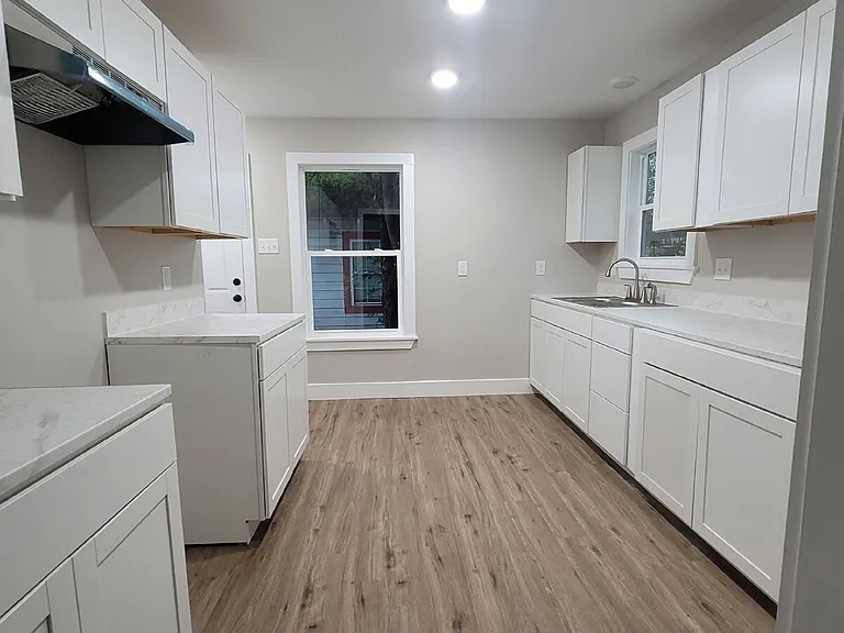 509 Medill St — Photo 10