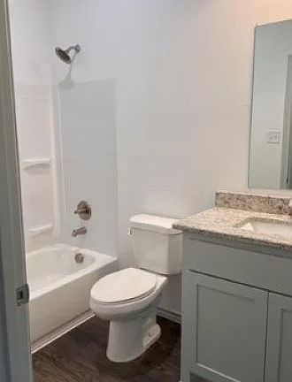 5th image of 1004 Woodland Dr