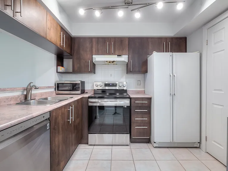 190 Manitoba St #511 — Photo 8