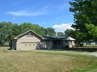 10721 Crestwood Dr, Kirtland, OH 44094