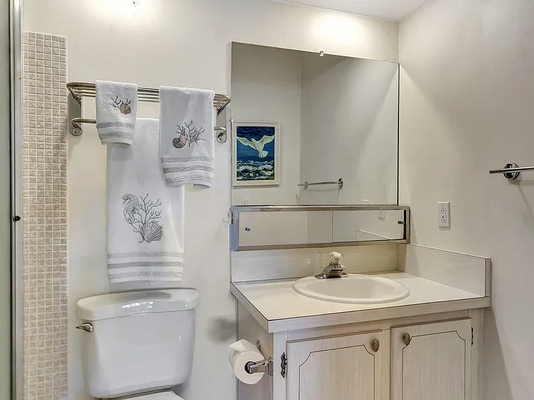 100 Shore Ct #304 — Photo 32