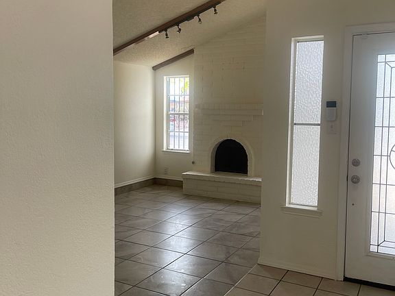 5th image of 6097 Belladonna Cir