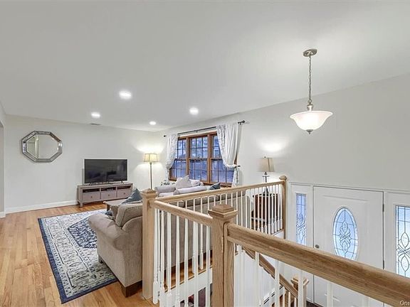 4th image of 2568 Windmill Ct