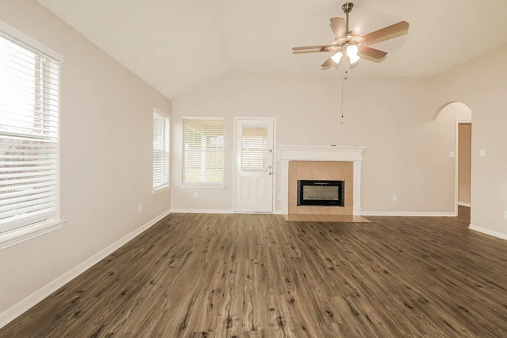 4 bed, 2.0 bath, 1843 sqft, $1,895 — Photo 3