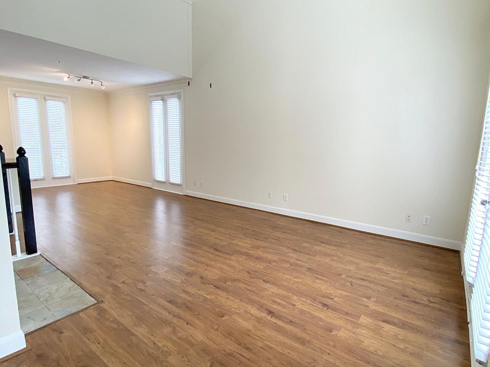 1st image of 8604 Thackery St #112