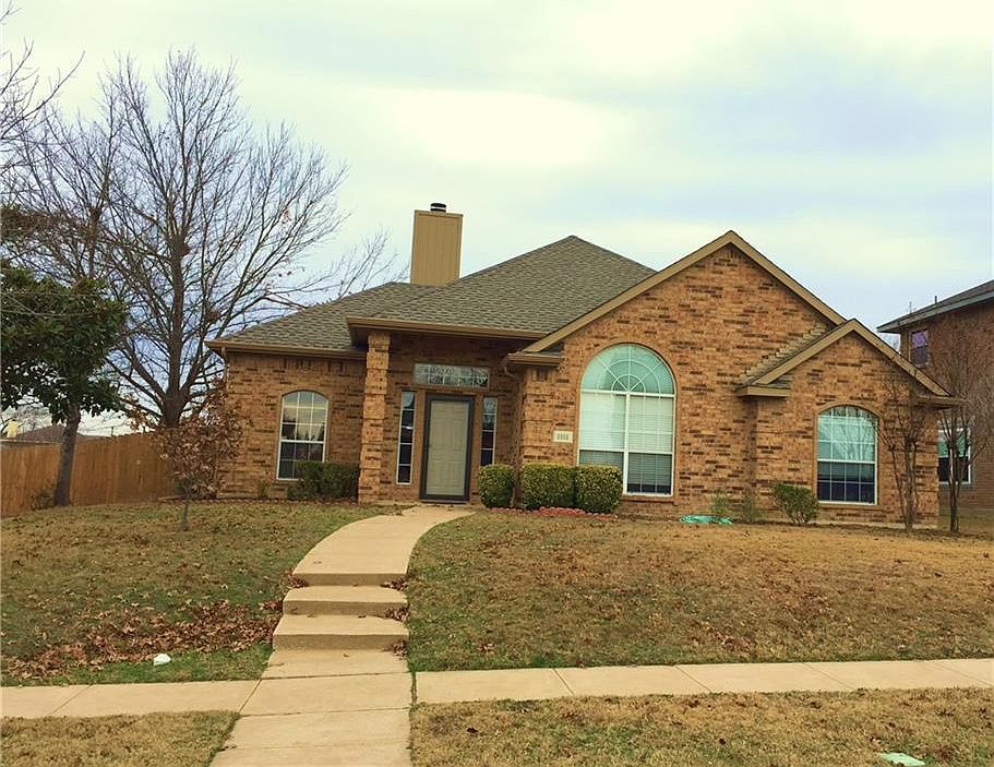 1st image of 1051 Surrey Cir