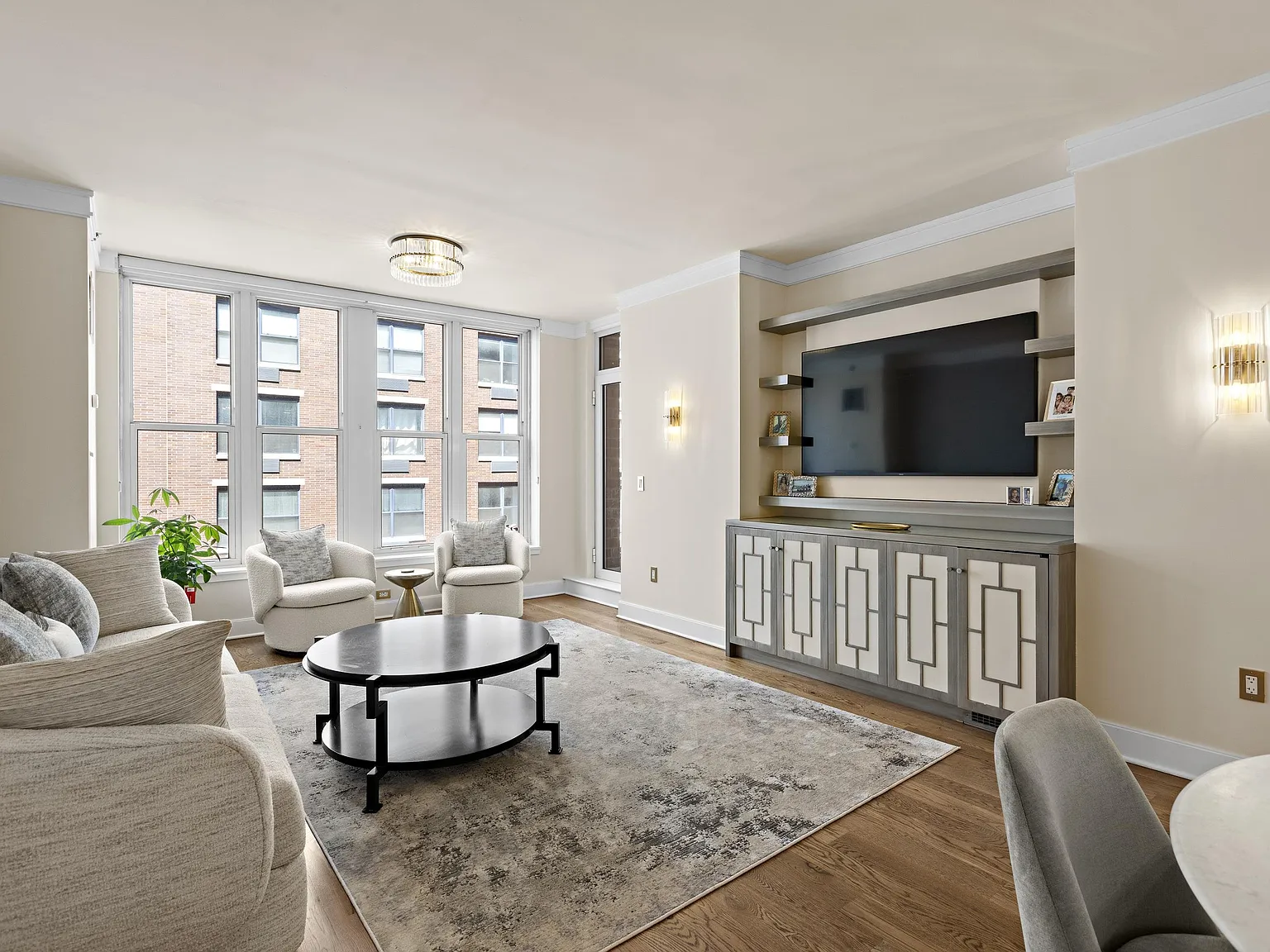 1125 Maxwell — Photo 3