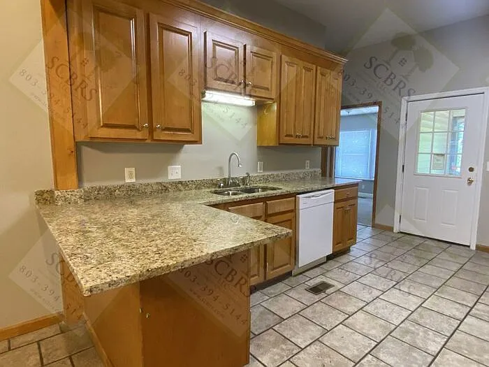 6 bed, 3.0 bath, 1538 sqft, $6,350 — Photo 4