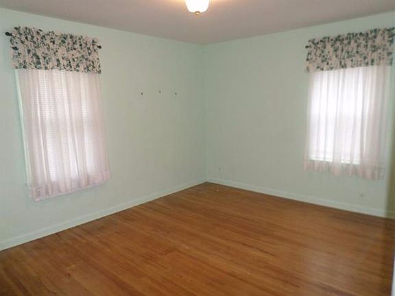 4th image of 1901 S Kenmore Dr