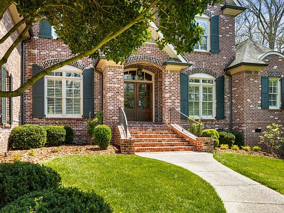 5th image of 730 Vosswood Dr