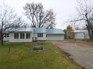 3137 Gilbertville Rd, Waterloo, IA 50707