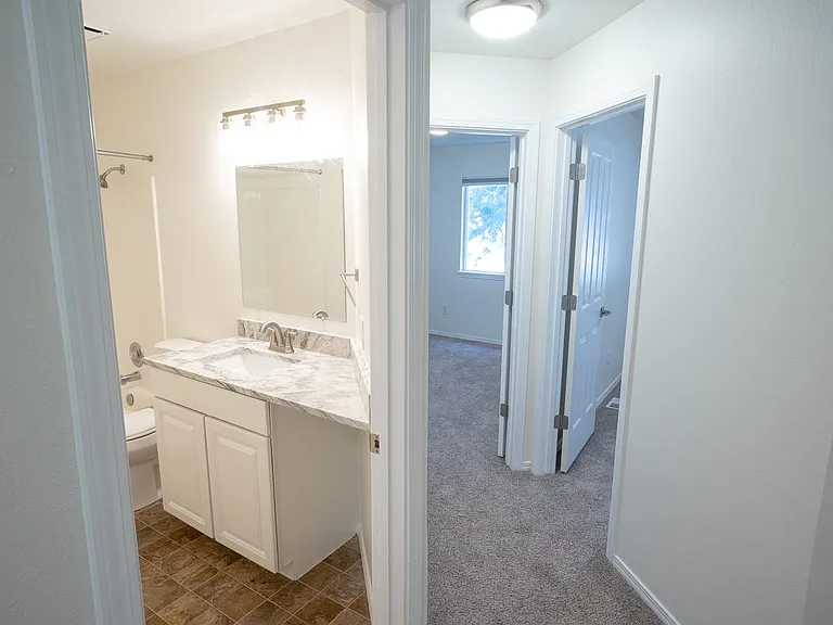 5841 N Cobbler Ln — Photo 2